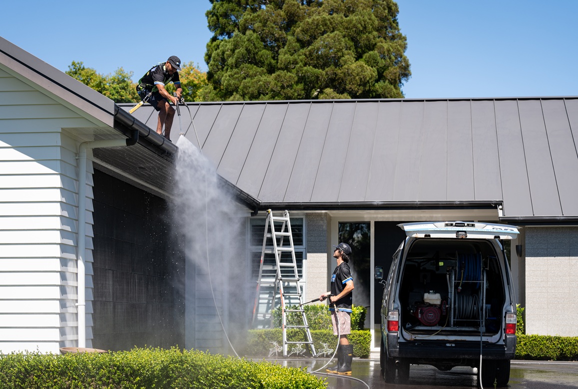 Professional roof cleaning and washing service in Auckland - SoClean team at work