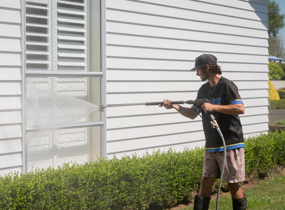 Professional window washing service in Auckland by SoClean